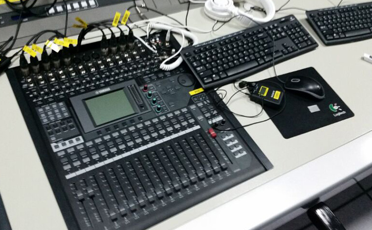 通用舞臺承建藍(lán)騎士水運(yùn)動中心演藝舞臺機(jī)械、燈光及舞臺幕布建設(shè)