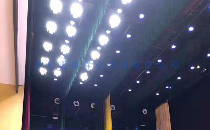 舞臺機械核心——舞臺吊桿機械設備！采用蝸輪蝸桿減速系統(tǒng)，磨擦系數(shù)小，傳動效率高！