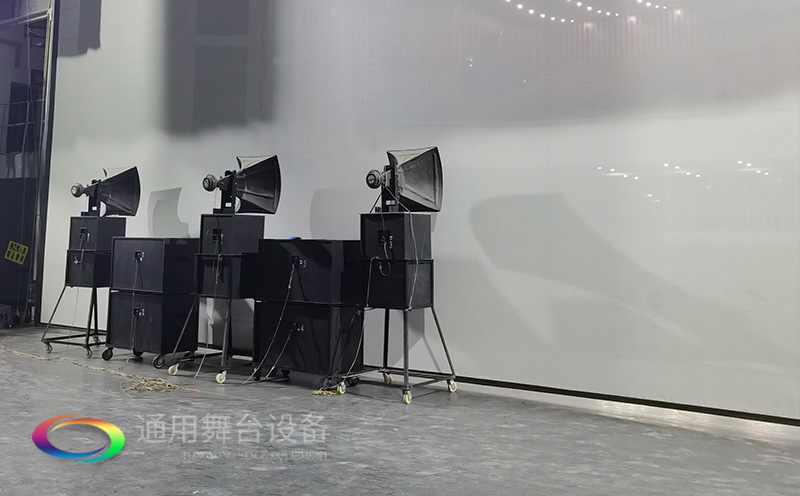 通用舞臺承建：南京曉莊學院報告廳舞臺項目（舞臺音響、舞臺燈光吊桿、舞臺幕布等）