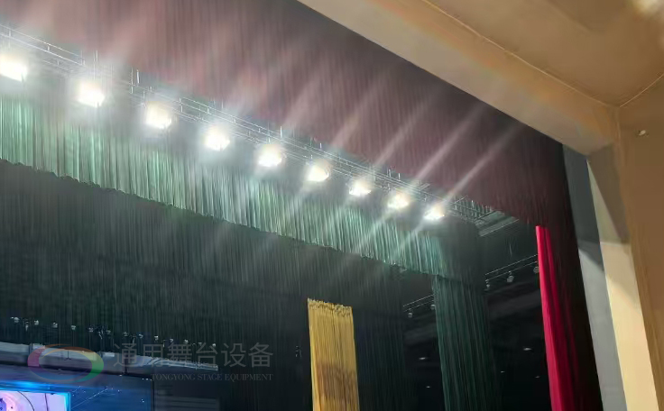 通用舞臺設備興化將軍路小學報告廳舞臺吊桿、舞臺阻燃幕布項目